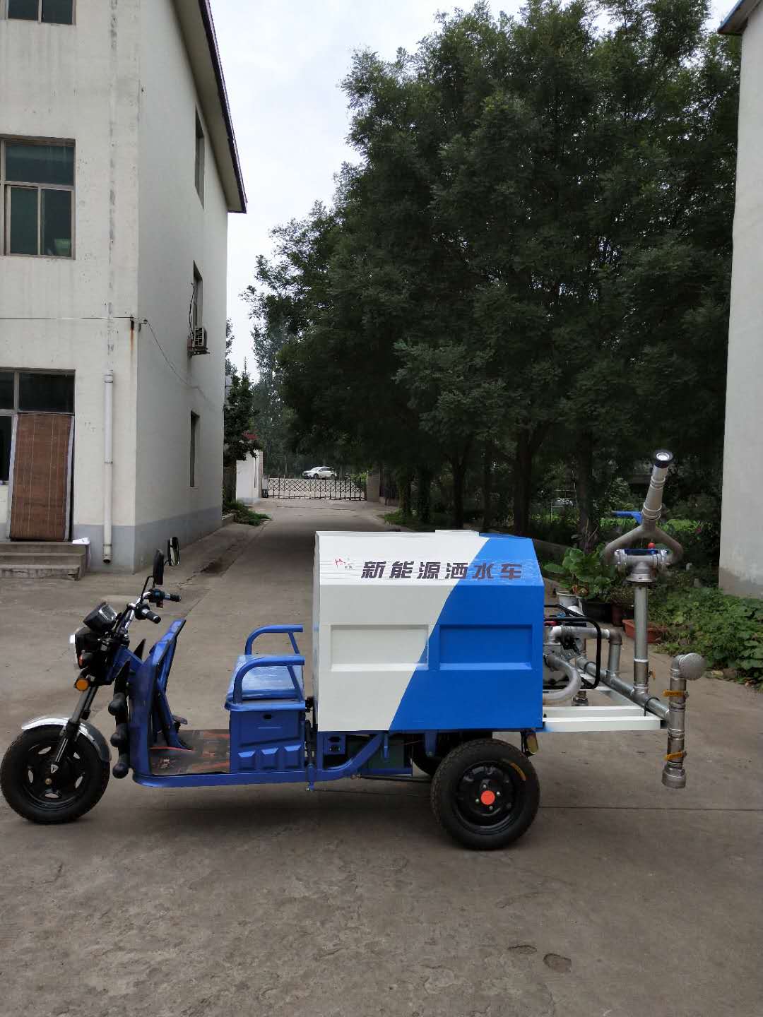 灑水、高炮兩用電動三輪車